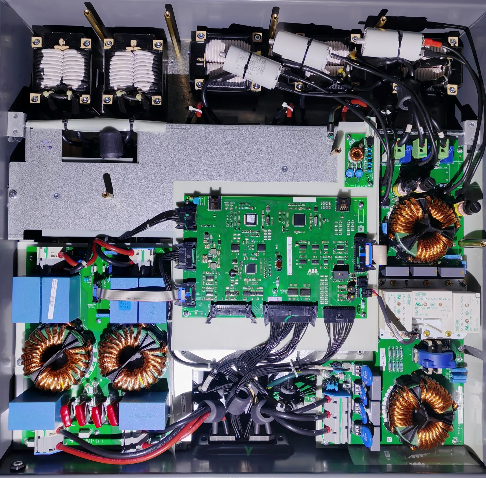 DC current monitoring for photovoltaic main circuits